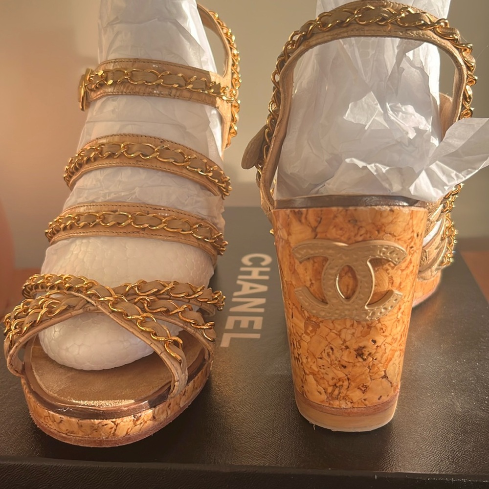 Authentic Chanel chain platform high quality, lambskin sandal-shoe almost new